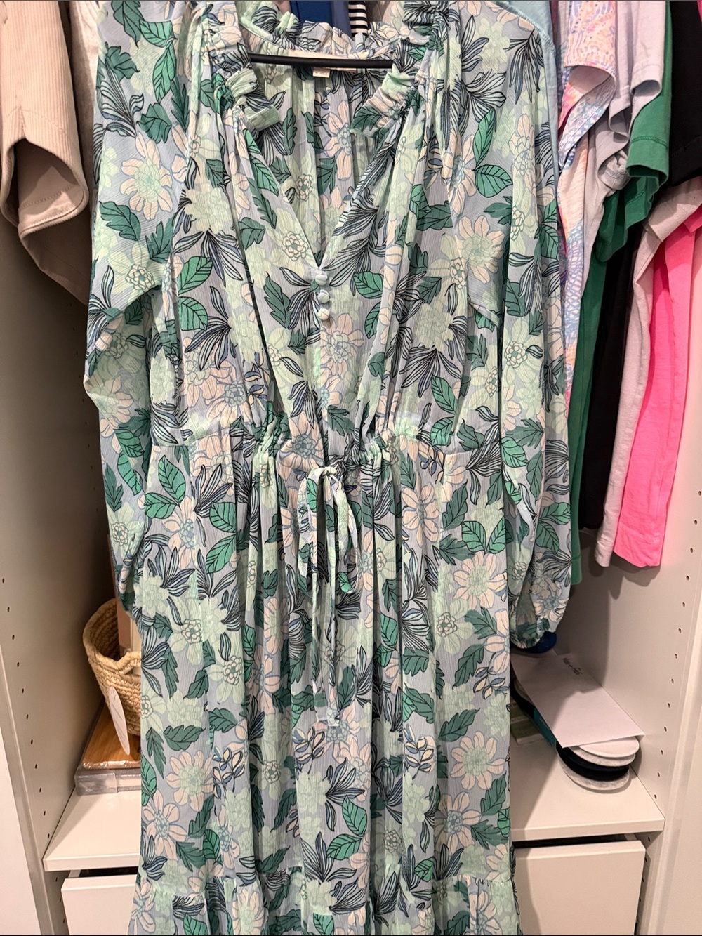 Loft floral maxi dress size medium
Worn once